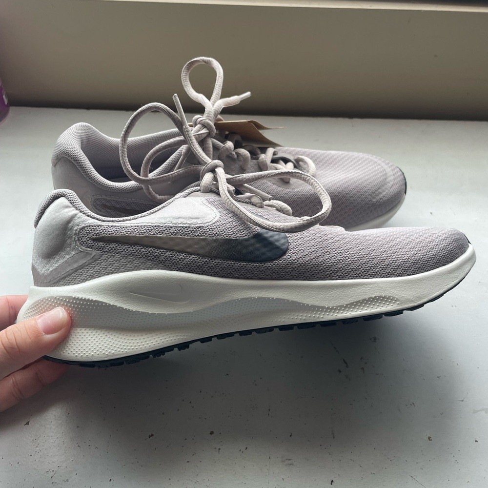 NWT Nike Revolution 7